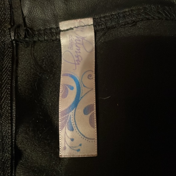 Whimsey black faux leather flare skirt size large - Picture 5 of 6